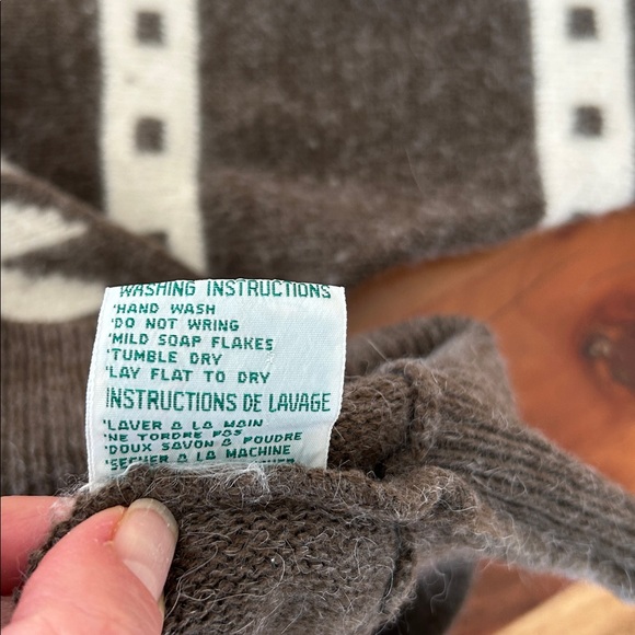 Vintage Yves Venet Sweater sz 42/44 or large - Picture 7 of 8